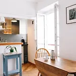 Charming In Near The Eiffel Tower *