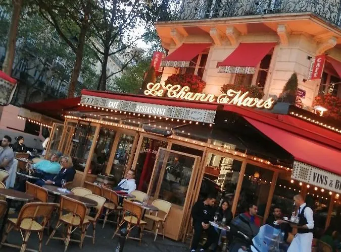 Charming In Near The Eiffel Tower