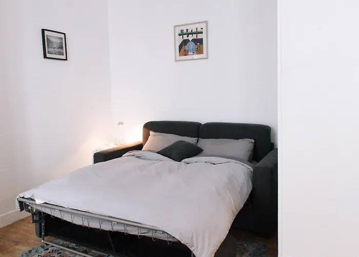 Charming In Near The Eiffel Tower