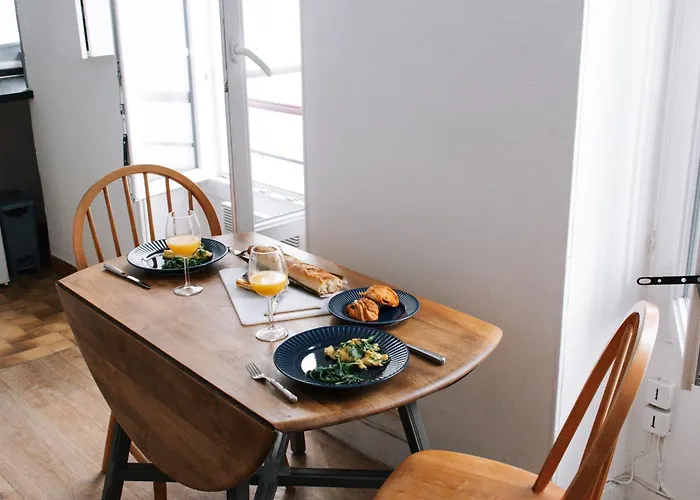 Charming In Near The Eiffel Tower