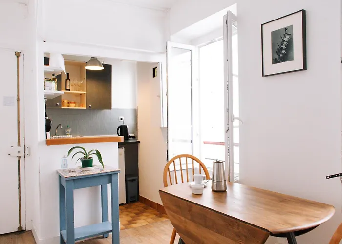 Charming In Near The Eiffel Tower *