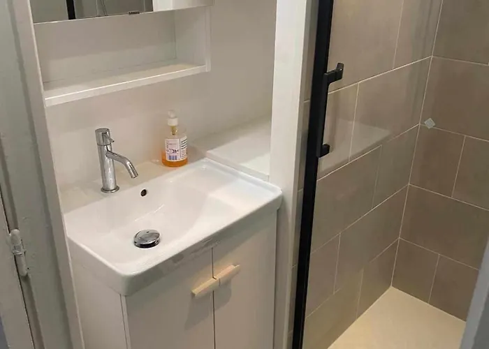 Charming In Near The Eiffel Tower Paris