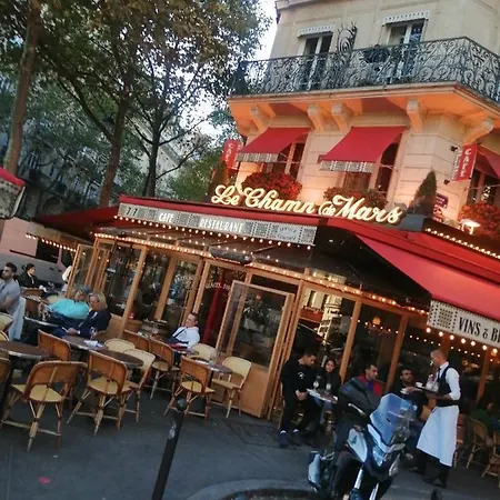 Charming In Near The Eiffel Tower
