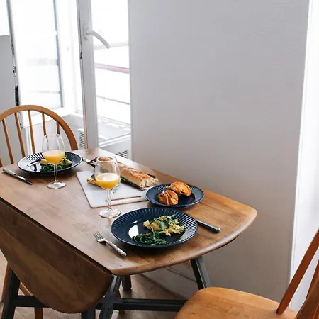 Charming In Near The Eiffel Tower