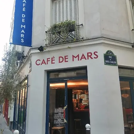 Charming In Near The Eiffel Tower